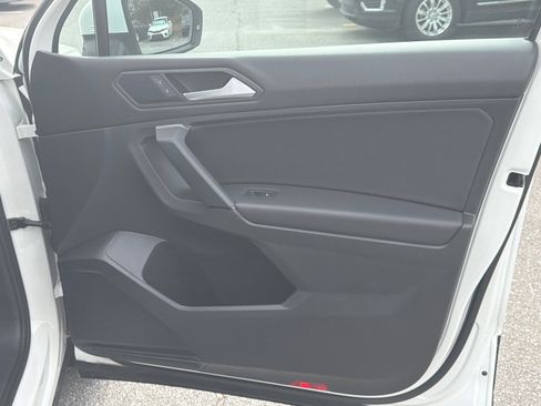 Used 2019 Volkswagen Tiguan SE image 14