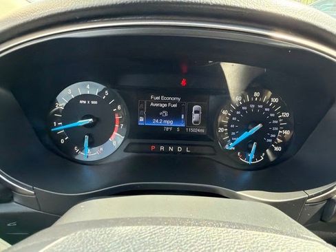 Used 2017 Ford Fusion SE FWD image 19