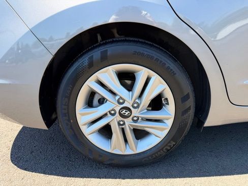Used 2020 Hyundai Elantra Value Edition FWD image 9
