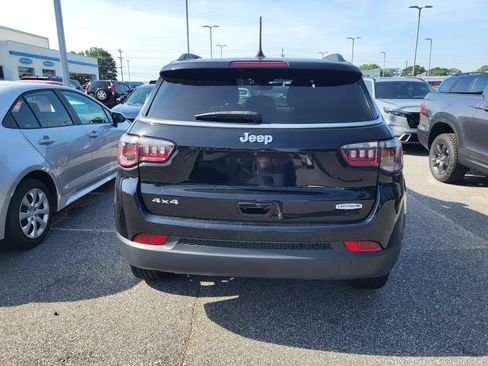 Used 2024 Jeep Compass Latitude AWD/4WD image 5