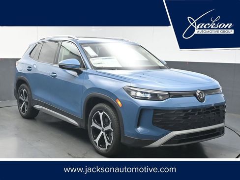 New 2026 Volkswagen Tiguan SE image 1