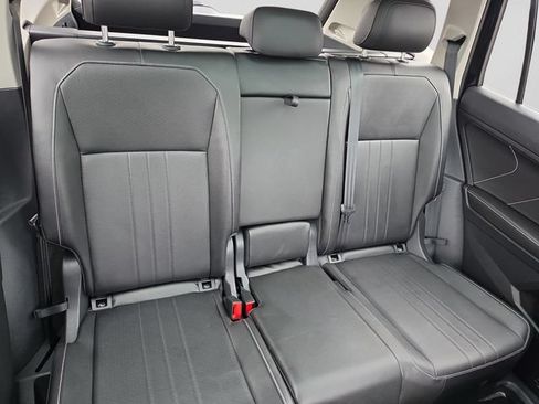 Used 2022 Volkswagen Tiguan SE AWD/4WD image 17