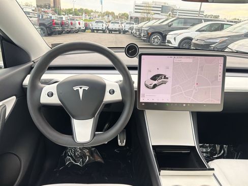 Used 2021 Tesla Model Y Long Range image 16