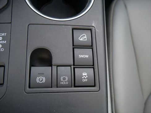 Certified 2023 Toyota Highlander XLE image 23