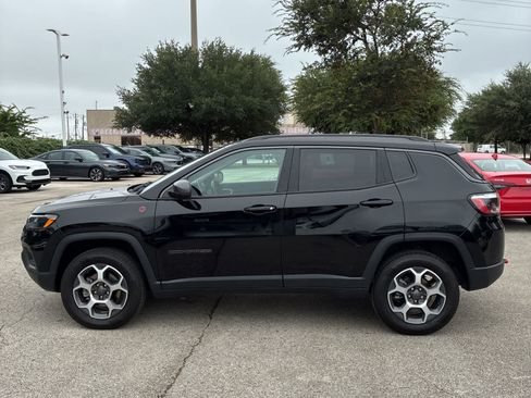 Used 2022 Jeep Compass Trailhawk w/ Trailhawk Convenience Group AWD/4WD image 3