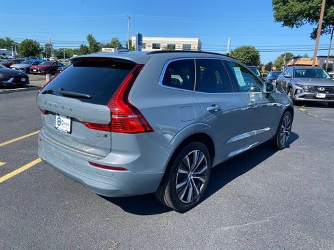 Used 2022 Volvo XC60 B5 Momentum w/ Climate Package AWD/4WD image 4
