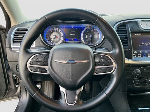 Used 2022 Chrysler 300 Touring w/ Sport Appearance Package image 11