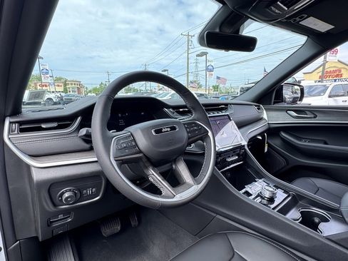 New 2025 Jeep Grand Cherokee L Limited w/ Black Appearance Package image 11