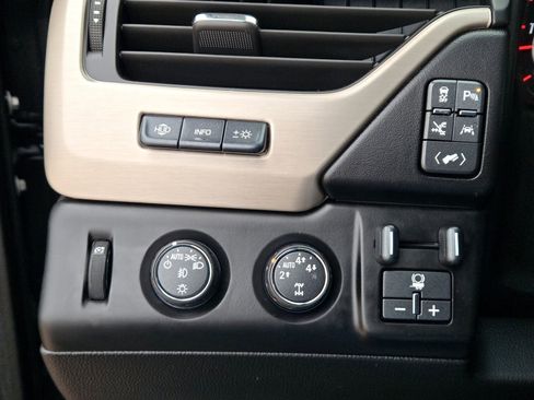 Used 2016 GMC Yukon Denali w/ Open Road Package image 23