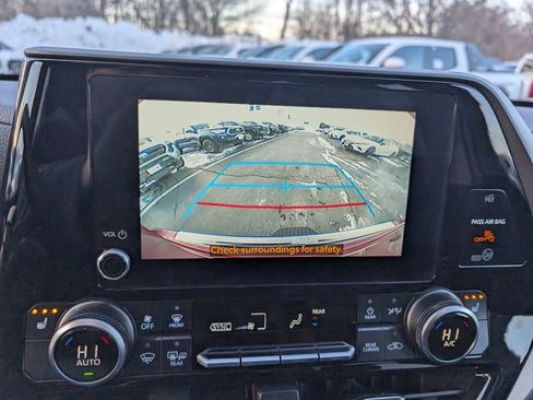 Certified 2025 Toyota Highlander XLE image 25