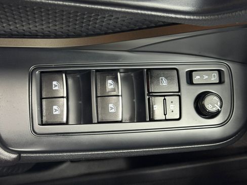 Used 2018 Toyota C-HR XLE image 20