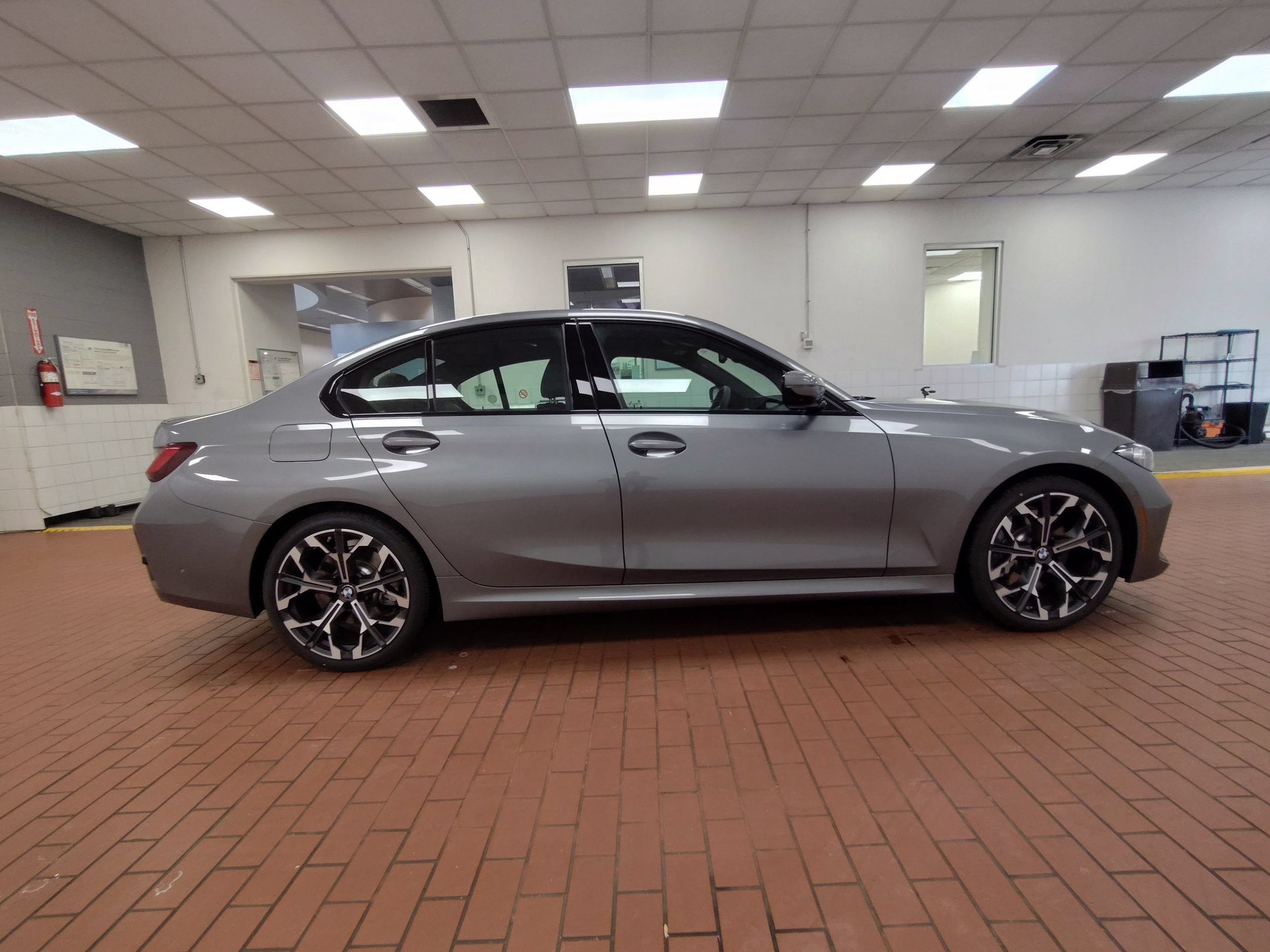 Used 2026 BMW 330i xDrive Sedan w/ M Sport Package AWD/4WD image 7