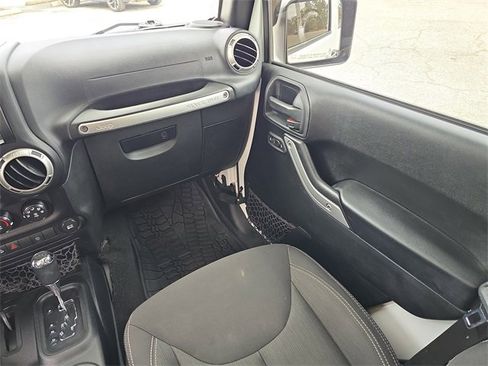 Used 2017 Jeep Wrangler Unlimited Sahara w/ Connectivity Group image 12