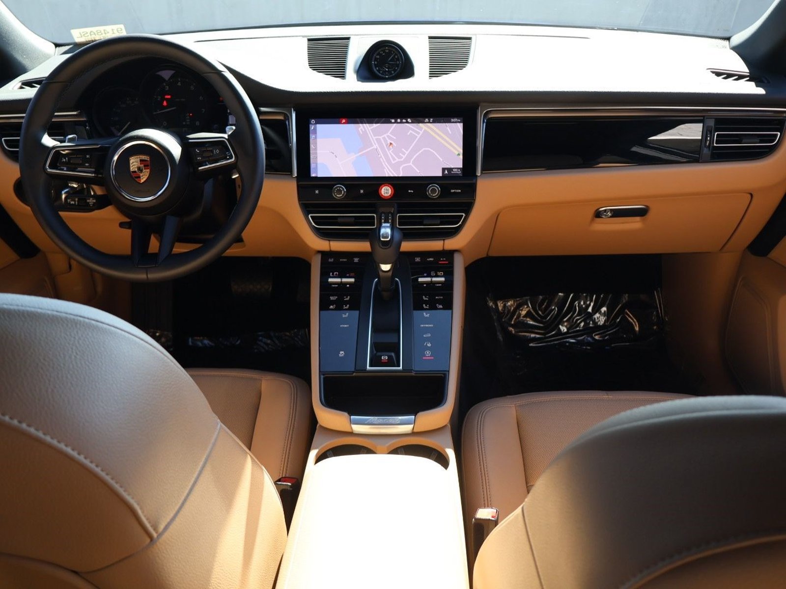 Certified 2025 Porsche Macan AWD/4WD image 21