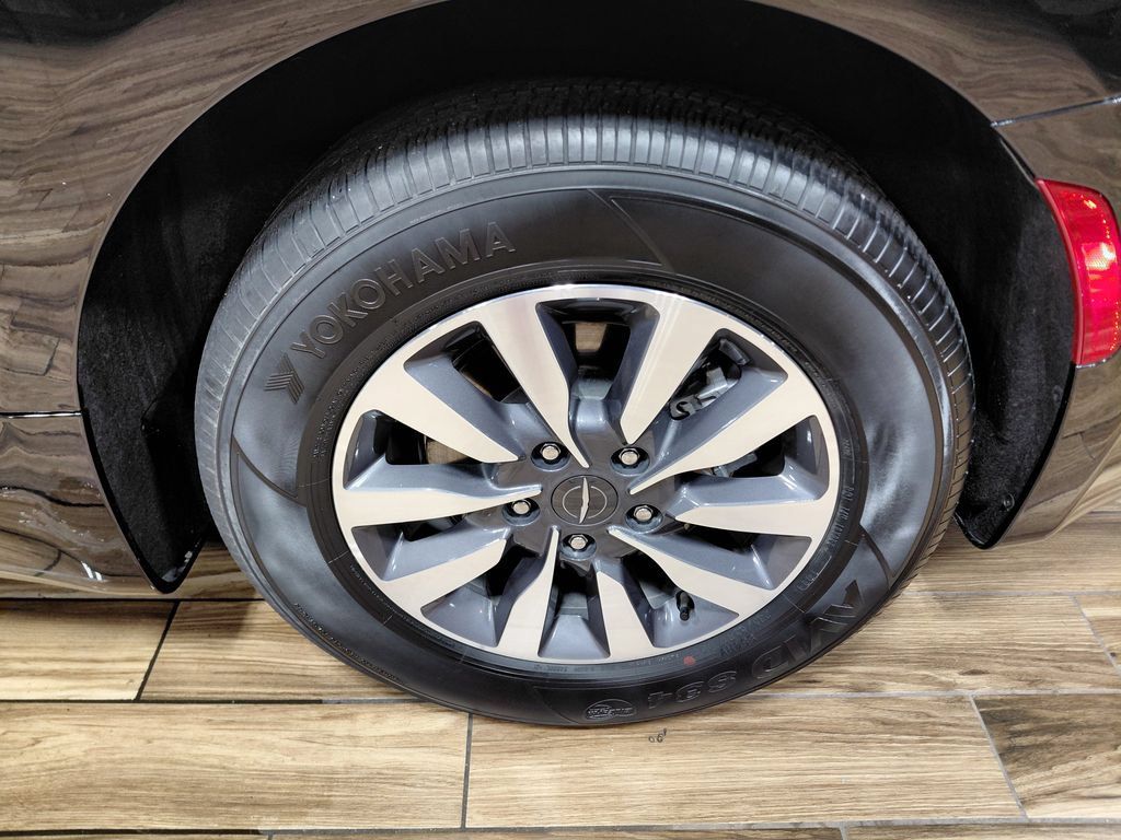 Certified 2024 Chrysler Pacifica Limited FWD image 25
