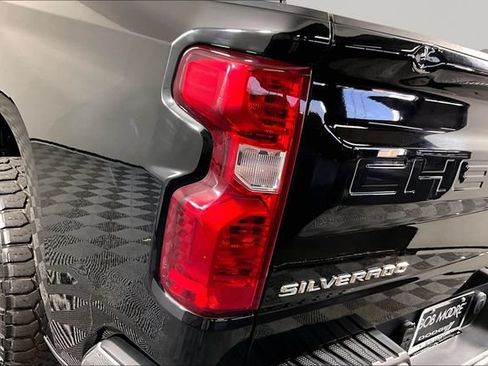 Used 2021 Chevrolet Silverado 1500 LT w/ Z71 Off-Road Package AWD/4WD image 22