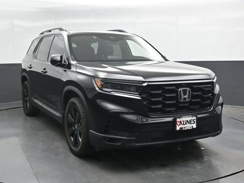 Used 2025 Honda Pilot Black Edition image 6