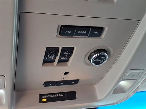 Used 2016 Cadillac Escalade Premium image 17