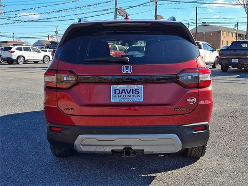 Certified 2025 Honda Pilot TrailSport image 5