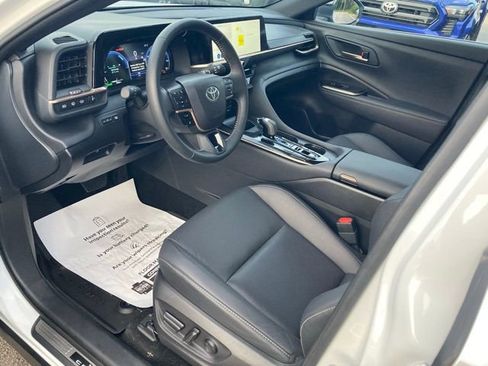 Used 2025 Toyota Crown Signia XLE image 15