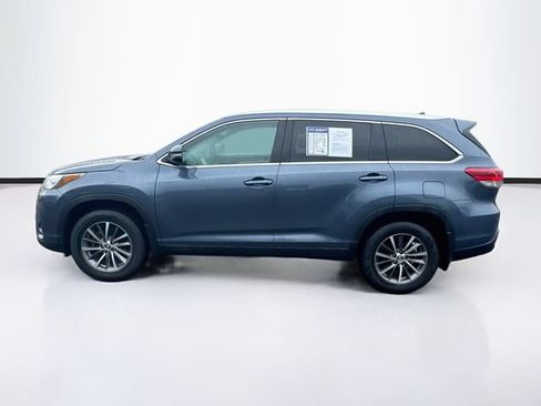 Used 2019 Toyota Highlander XLE AWD/4WD image 4