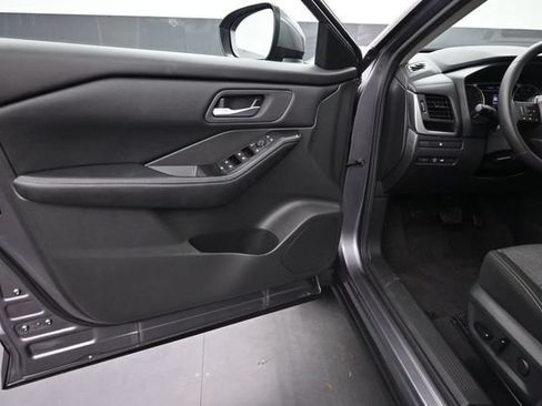 Used 2026 Nissan Rogue SV FWD image 16