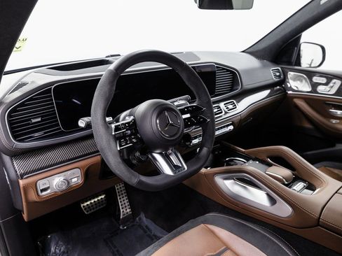 Used 2024 Mercedes-Benz GLS 63 AMG 4MATIC image 9