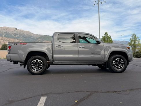 Used 2020 Toyota Tacoma TRD Sport w/ Technology Package AWD/4WD image 4