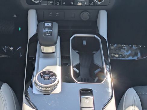 New 2026 Mitsubishi Outlander SE FWD image 17