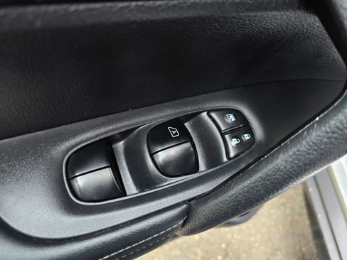 Used 2018 Nissan Rogue S image 21