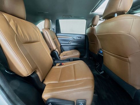 Used 2018 Toyota Highlander Limited image 38