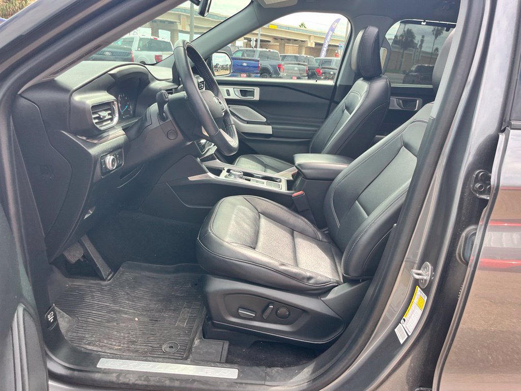 Used 2023 Ford Explorer Limited w/ Limited Technology Package RWD image 9