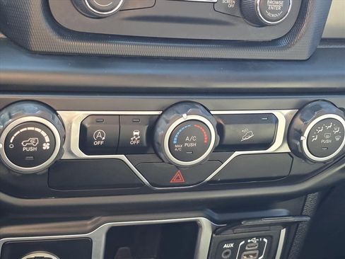 Used 2018 Jeep Wrangler Unlimited Sport image 24