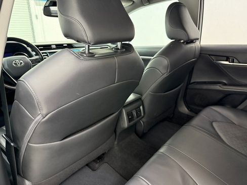 Used 2018 Toyota Camry XSE image 30