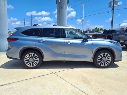 Certified 2021 Toyota Highlander Platinum FWD image 5