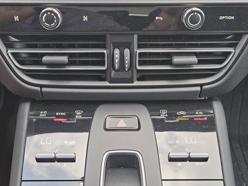Certified 2023 Porsche Macan Turbo AWD/4WD image 20