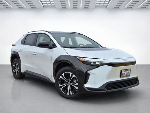 Used 2025 Toyota bZ4X FWD image 8