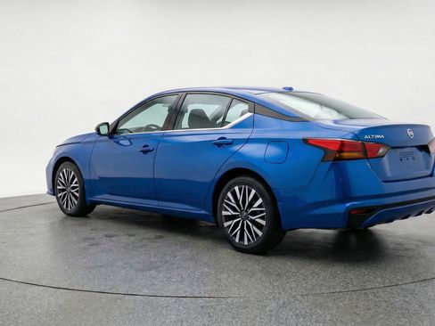 Used 2025 Nissan Altima 2.5 SV image 6