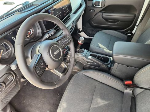 Used 2025 Jeep Wrangler Unlimited Sport AWD/4WD image 7