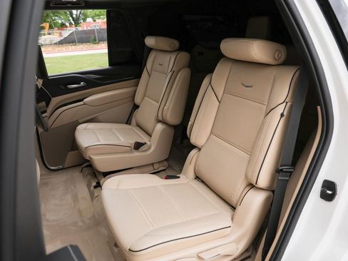 Used 2021 Cadillac Escalade Premium Luxury w/ Driver Assist Tech Package AWD/4WD image 31