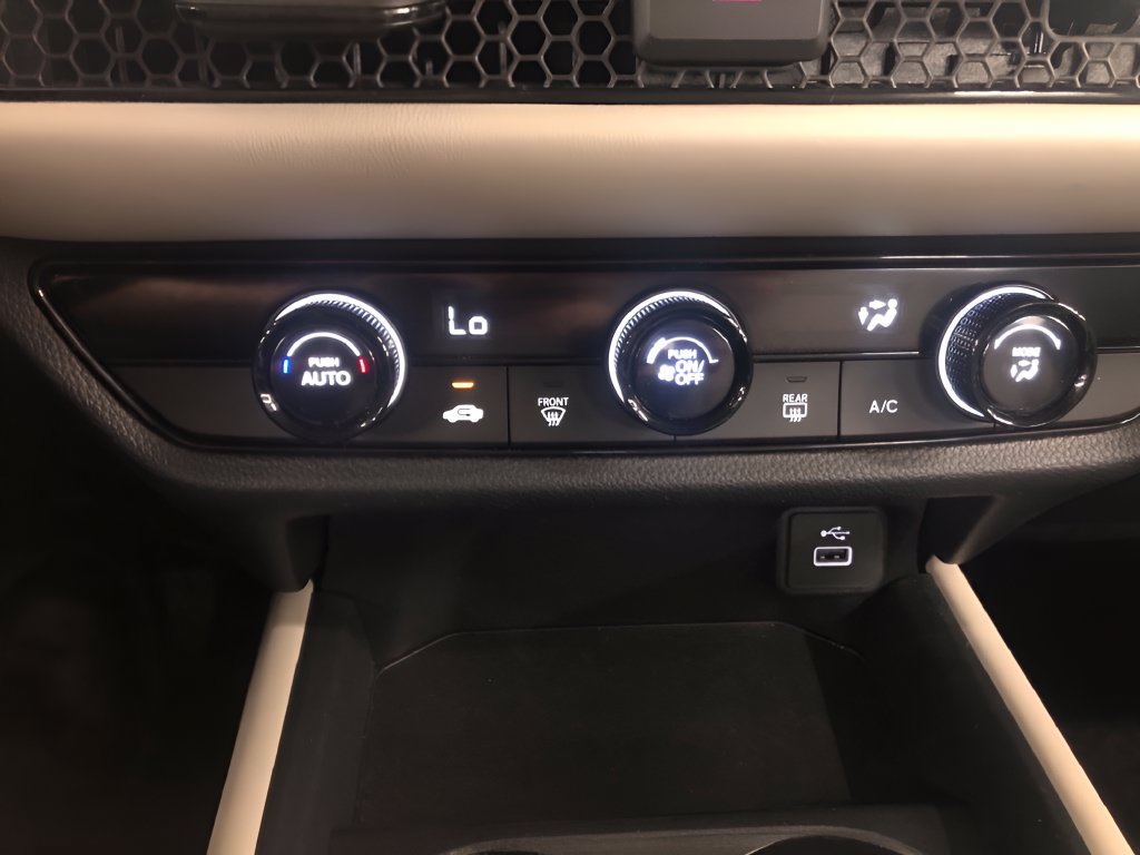 Used 2025 Honda HR-V LX image 11