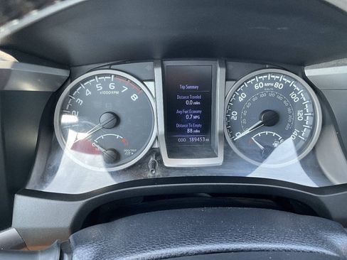 Used 2017 Toyota Tacoma Limited w/ Tow Package AWD/4WD image 11