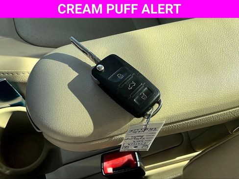 Used 2009 Volkswagen Beetle 2.5L image 33