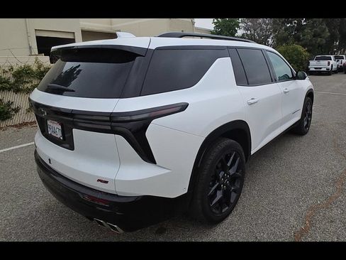 Used 2024 Chevrolet Traverse RS FWD image 5