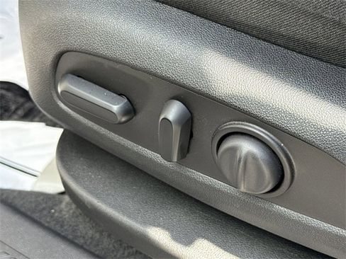 Used 2024 Chevrolet Equinox LT image 29