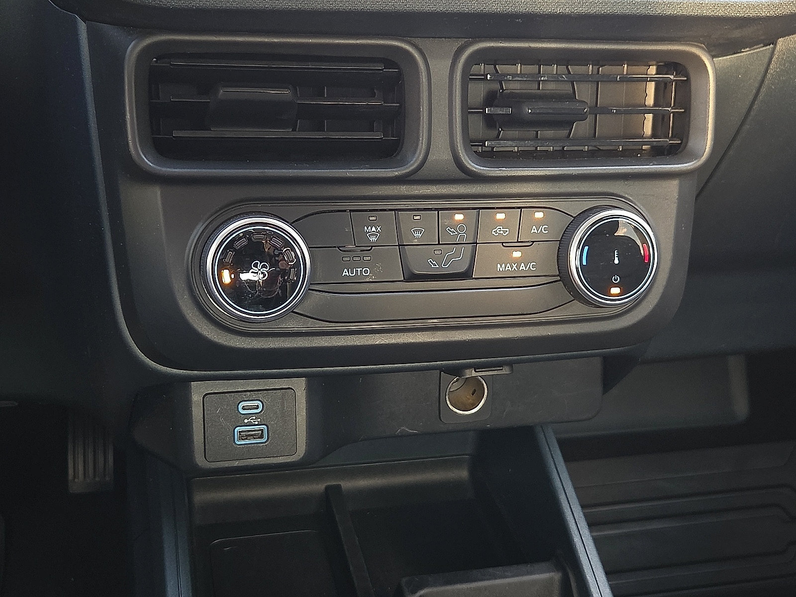 Certified 2023 Ford Maverick XLT w/ Black Appearance Package FWD image 17
