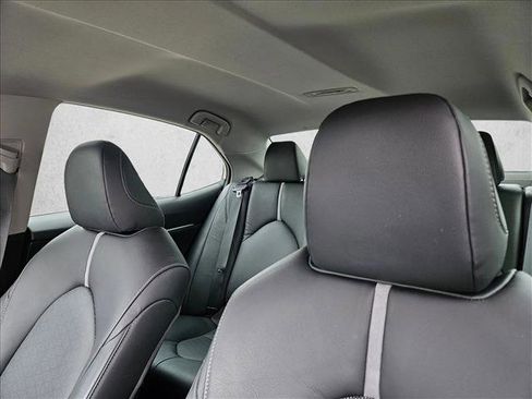 Used 2019 Toyota Camry XSE FWD image 9