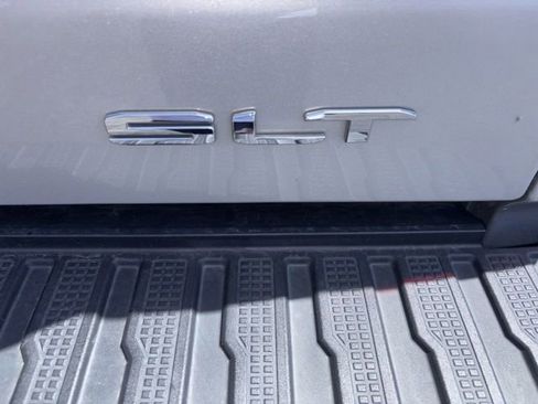 Used 2020 GMC Sierra 1500 SLT RWD image 28