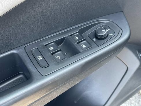 Used 2022 Volkswagen Taos SE FWD image 15
