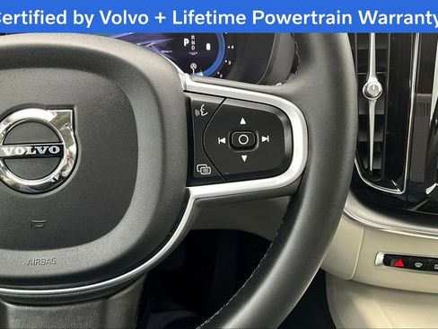 Used 2022 Volvo XC60 B5 Momentum image 26
